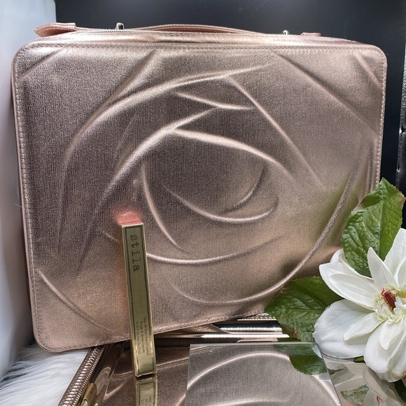 🎡Stay All Day® Liquid Lipstick FULL SIZE BACI: NUDE PINK & BEAUTY CASE $50 Value - Picture 1 of 9